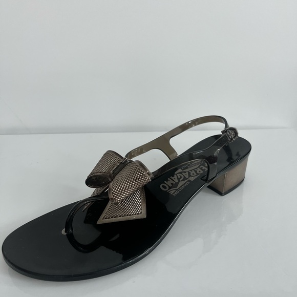 SALVATORE FERRAGAMO Rubber T-Strap Sandals Sz 8 - Picture 5 of 6